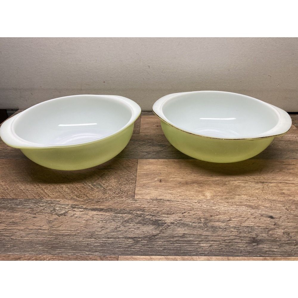 2 Vintage Pyrex Lime Green 2 Qt Serving Bowl #024 Made in USA Ovenware‎